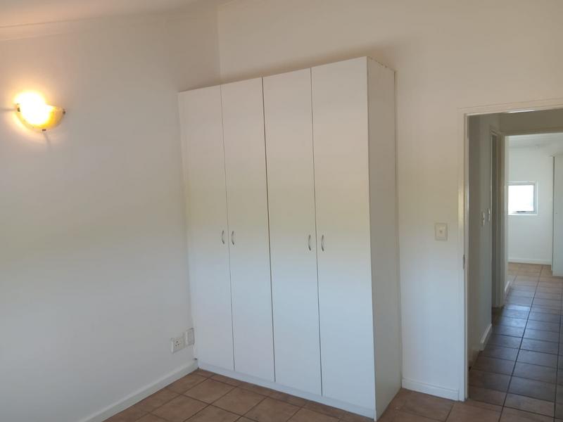 To Let 2 Bedroom Property for Rent in Uitzicht Western Cape